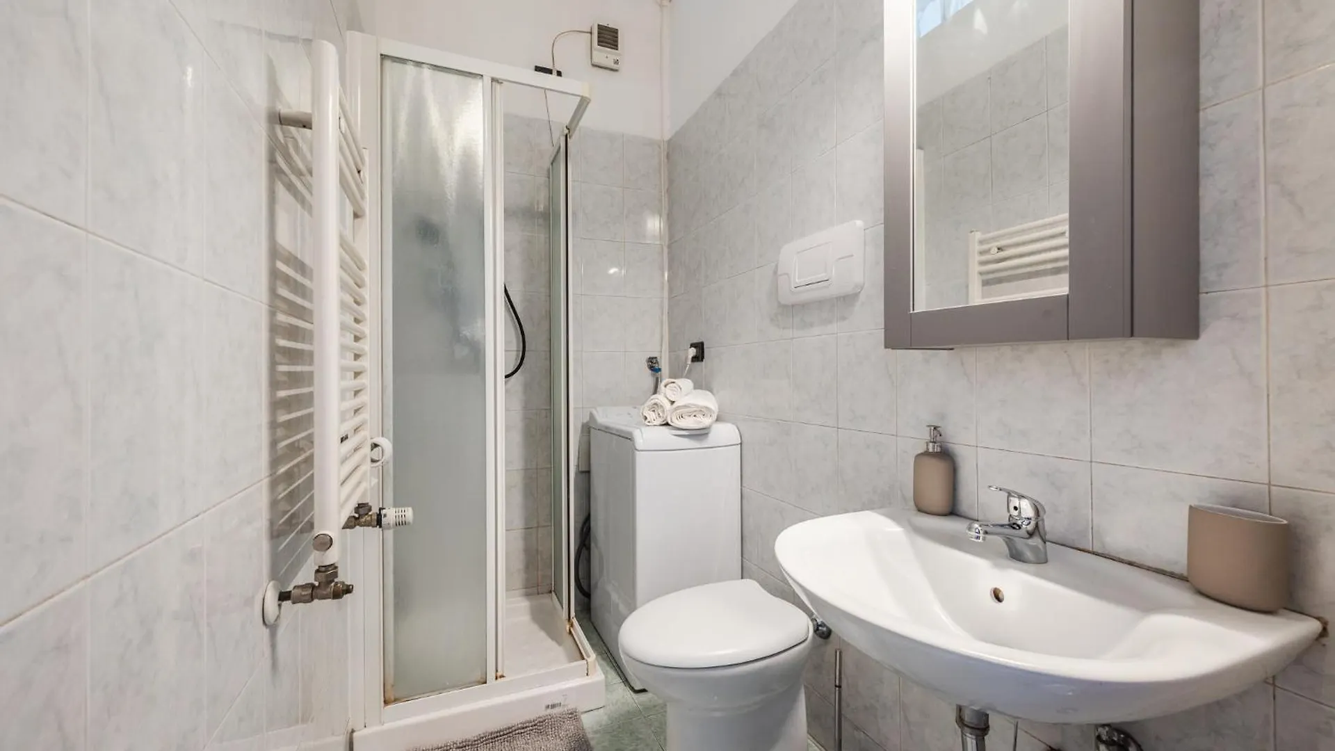 Roma 23, Smartstay ロッツァーノ 0*,  イタリア