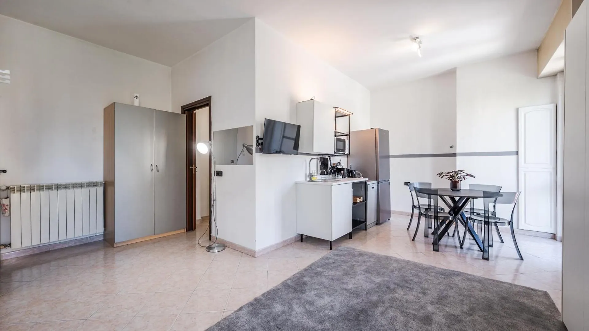 Roma 23, Smartstay ロッツァーノ イタリア